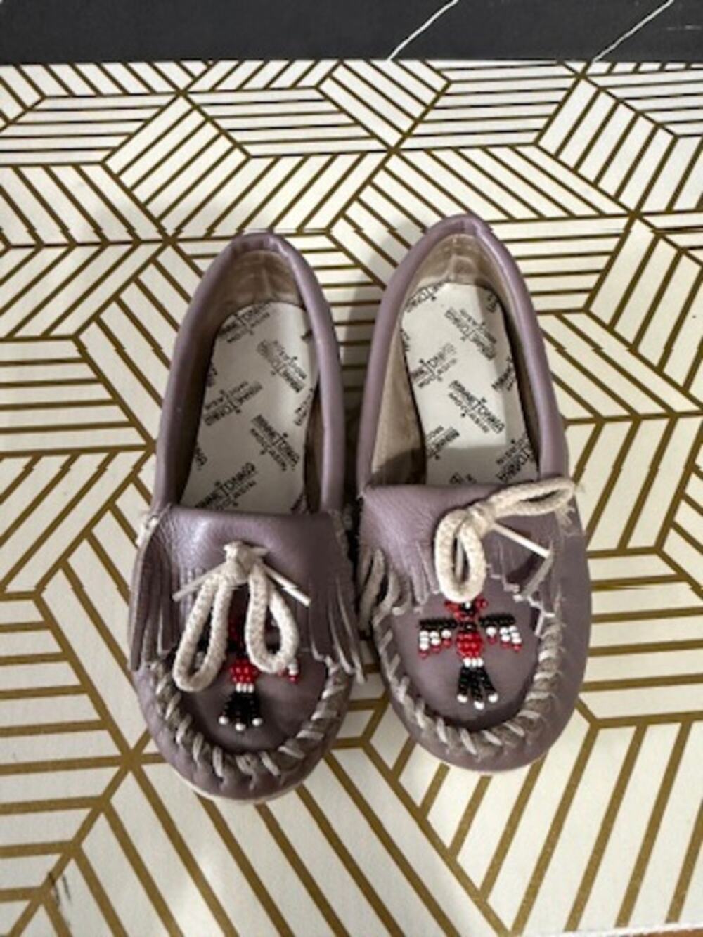 Minnetonka Girls Gray Beaded Leather Moccasins | Size 12